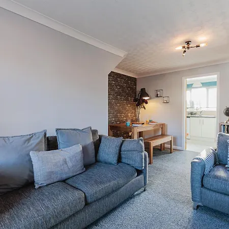 Morlais House Apartment