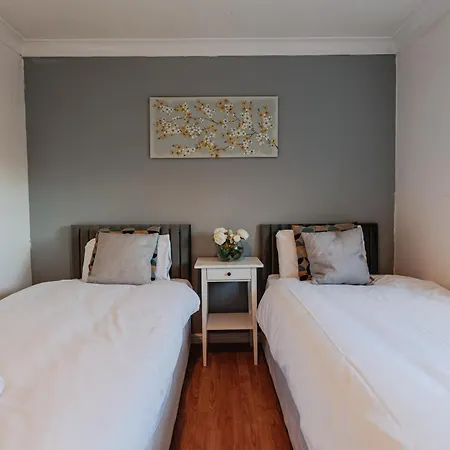 Morlais House Apartment