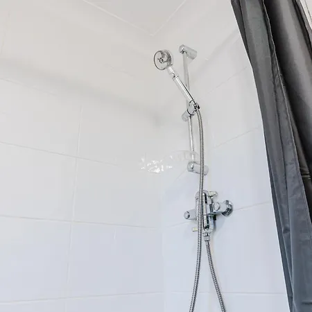 Morlais House Apartment *
