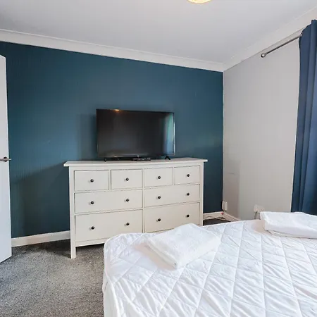 Morlais House Apartment *
